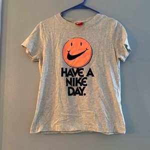 Women’s Nike tee M